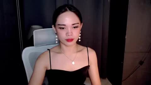 Snapshot of fuchsia_love chatting on December 2024 07:36:01 AM HI IM RONA DONT FORGET GIVE ME THUMBS UP AND JOIN TO MY FANCLUB online show from December 2024 07:36:01 AM