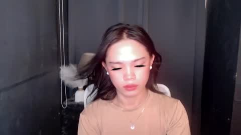 Snapshot of fuchsia_love chatting on December 2024 05:59:01 AM HI IM RONA DONT FORGET GIVE ME THUMBS UP AND JOIN TO MY FANCLUB online show from December 2024 05:59:01 AM