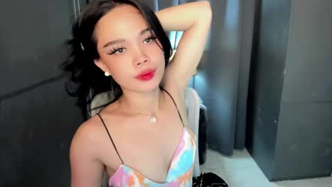 Snapshot of fuchsia_love chatting on December 2024 09:35:01 AM HI IM RONA DONT FORGET GIVE ME THUMBS UP AND JOIN TO MY FANCLUB online show from December 2024 09:35:01 AM