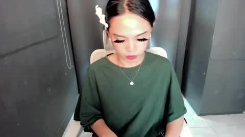 Snapshot of fuchsia_love chatting on December 2024 04:27:01 PM HI IM RONA DONT FORGET GIVE ME THUMBS UP AND JOIN TO MY FANCLUB online show from December 2024 04:27:01 PM