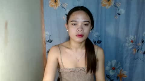 Snapshot of fuchsia_love chatting on September 2025 05:40:02 AM HI IM RONA DONT FORGET GIVE ME THUMBS UP AND JOIN TO MY FANCLUB online show from September 2025 05:40:02 AM
