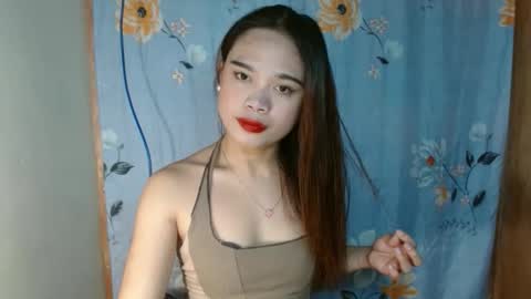 Snapshot of fuchsia_love chatting on September 2025 05:29:01 AM HI IM RONA DONT FORGET GIVE ME THUMBS UP AND JOIN TO MY FANCLUB online show from September 2025 05:29:01 AM