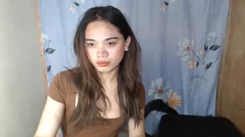 Snapshot of fuchsia_love chatting on September 2025 03:57:01 PM HI IM RONA DONT FORGET GIVE ME THUMBS UP AND JOIN TO MY FANCLUB online show from September 2025 03:57:01 PM