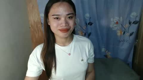 Snapshot of fuchsia_love chatting on September 2025 03:24:02 PM HI IM RONA DONT FORGET GIVE ME THUMBS UP AND JOIN TO MY FANCLUB online show from September 2025 03:24:02 PM