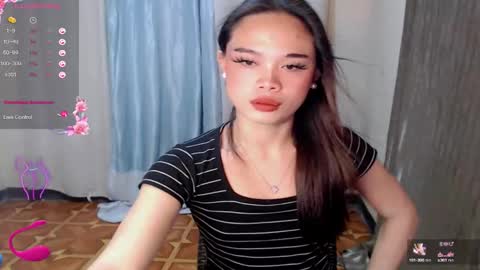 Snapshot of fuchsia_love chatting on October 2025 04:27:01 PM HI IM RONA DONT FORGET GIVE ME THUMBS UP AND JOIN TO MY FANCLUB online show from October 2025 04:27:01 PM