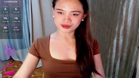 Snapshot of fuchsia_love chatting on October 2025 03:20:01 PM HI IM RONA DONT FORGET GIVE ME THUMBS UP AND JOIN TO MY FANCLUB online show from October 2025 03:20:01 PM