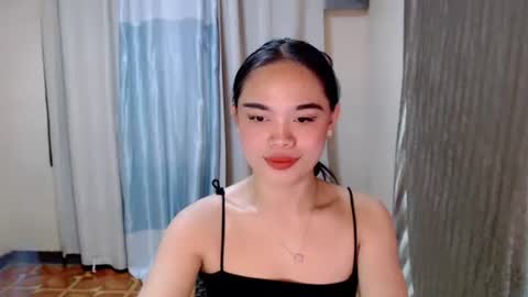 Snapshot of fuchsia_love chatting on October 2025 09:37:01 PM HI IM RONA DONT FORGET GIVE ME THUMBS UP AND JOIN TO MY FANCLUB online show from October 2025 09:37:01 PM