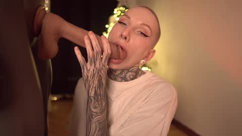 Snapshot of fuckingtoy_ chatting on December 2024 02:16:02 PM Eva         all my links   online show from December 2024 02:16:02 PM