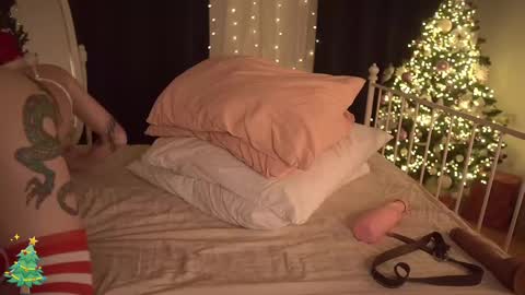 Snapshot of fuckingtoy_ chatting on December 2024 02:21:01 PM Eva         all my links   online show from December 2024 02:21:01 PM