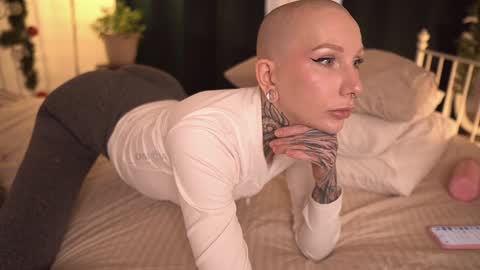 Snapshot of fuckingtoy_ chatting on January 2025 11:13:01 AM Eva         all my links   online show from January 2025 11:13:01 AM