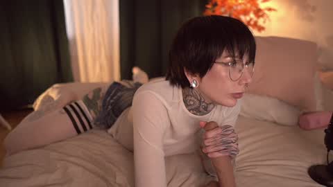 Snapshot of fuckingtoy_ chatting on October 2025 01:01:01 PM Eva         all my links   online show from October 2025 01:01:01 PM