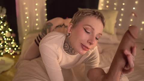 Eva         all my links   online show from December 2025 01:31:01 PM