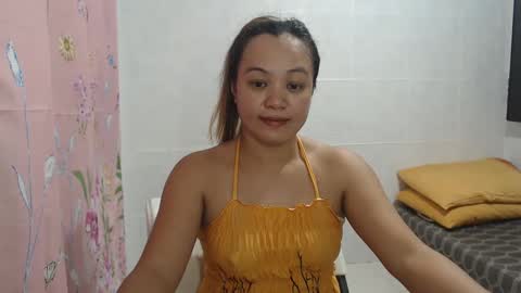 Snapshot of funluvnpinay4u chatting on December 2024 02:09:02 AM MAE online show from December 2024 02:09:02 AM