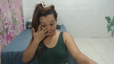 Snapshot of funluvnpinay4u chatting on December 2024 11:29:02 AM MAE online show from December 2024 11:29:02 AM