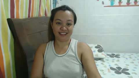 Snapshot of funluvnpinay4u chatting on January 2025 04:43:01 AM MAE online show from January 2025 04:43:01 AM