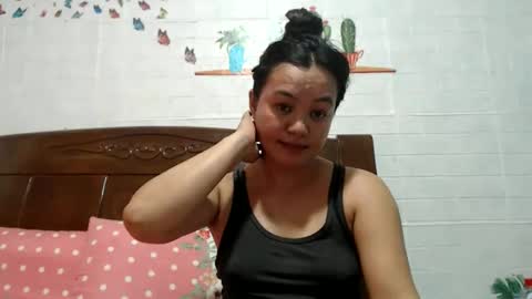 Snapshot of funluvnpinay4u chatting on October 2025 03:42:02 AM MAE online show from October 2025 03:42:02 AM
