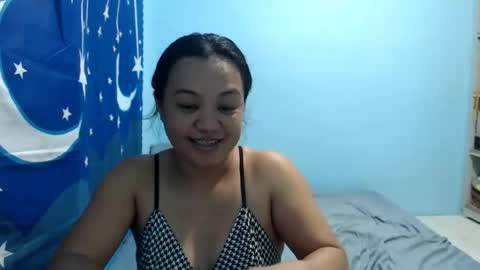 Snapshot of funluvnpinay4u chatting on April 2026 01:19:01 AM MAE online show from April 2026 01:19:01 AM