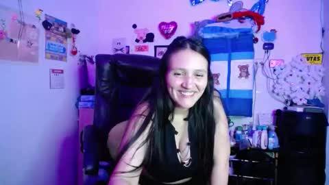 Snapshot of funny_weed_money chatting on December 2025 08:01:01 AM Linda Cataleya- mackenzie girls online show from December 2025 08:01:01 AM