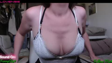 Snapshot of funnyaly chatting on May 2026 10:23:01 AM funnyaly online show from May 2026 10:23:01 AM