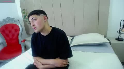 FunThiagoX online show from November 2025 08:00:01 PM