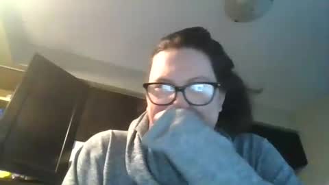 fuzzypeaches87 online show from December 2025 06:56:02 PM