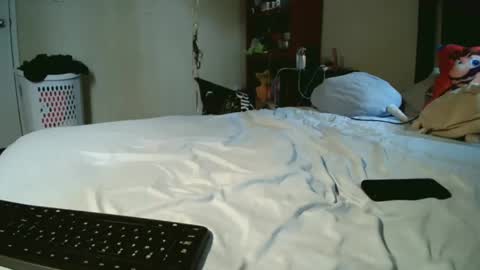 fuzzypeaches87 online show from April 2026 07:58:01 PM