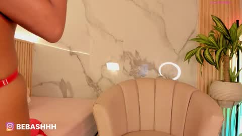   Independent model online show from December 2025 12:33:02 PM