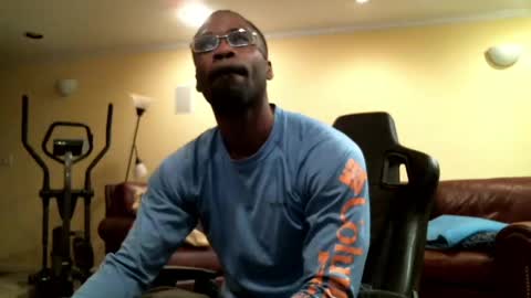 Snapshot of gabbc18 chatting on April 2026 04:00:01 AM James online show from April 2026 04:00:01 AM