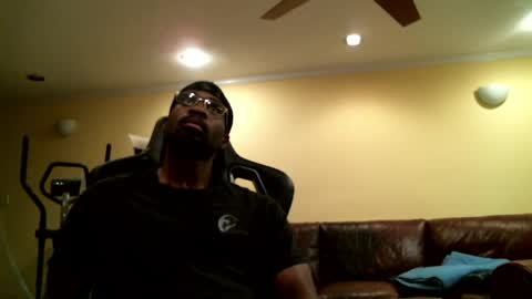 Snapshot of gabbc18 chatting on April 2026 04:15:02 AM James online show from April 2026 04:15:02 AM