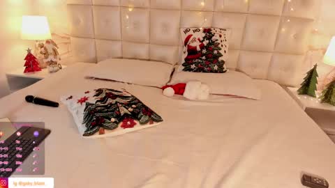 Snapshot of gaby_blaze chatting on December 2024 11:49:02 PM Gaby Blaze online show from December 2024 11:49:02 PM