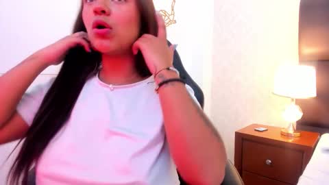 gabymoreau online show from October 2025 08:10:01 PM