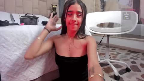 Snapshot of gabyowenss_ chatting on April 2026 10:15:02 PM Gaby Owens online show from April 2026 10:15:02 PM