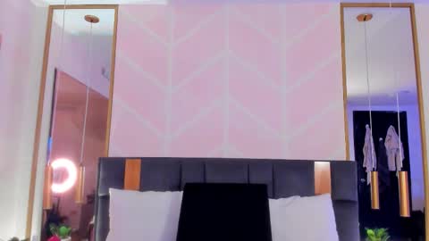 Gaby online show from November 2025 08:00:01 PM