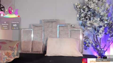 gabyyjones online show from November 2025 11:38:02 AM