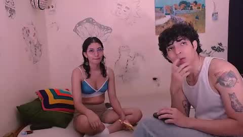 Snapshot of gaia_16 chatting on March 2026 08:24:02 PM Gaia y Clayde online show from March 2026 08:24:02 PM