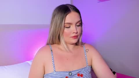 Snapshot of gaiabaker chatting on April 2026 12:33:02 AM Gaia Baker online show from April 2026 12:33:02 AM