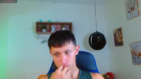 garuo_18 online show from December 2025 04:45:02 PM