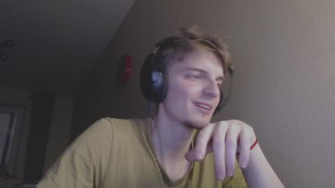 Snapshot of gasturfahe chatting on December 2024 12:11:02 AM gasturfahe online show from December 2024 12:11:02 AM