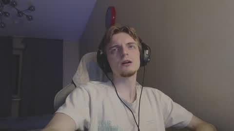 Snapshot of gasturfahe chatting on December 2024 11:48:01 PM gasturfahe online show from December 2024 11:48:01 PM