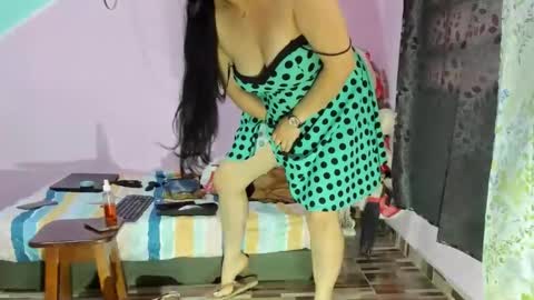 Snapshot of gaticahot001 chatting on January 2025 12:06:02 PM Diana online show from January 2025 12:06:02 PM