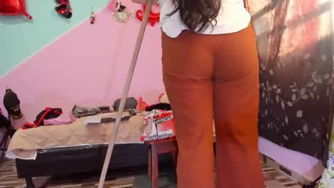 Snapshot of gaticahot001 chatting on September 2025 12:05:01 PM Diana online show from September 2025 12:05:01 PM