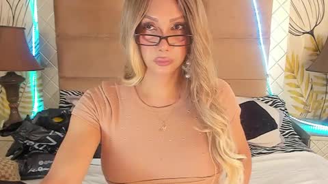 Snapshot of gaticahotts chatting on December 2024 06:30:02 PM melanny villa online show from December 2024 06:30:02 PM