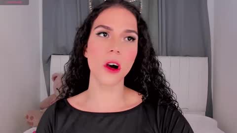 Snapshot of gatitavenecis1 chatting on October 2025 03:10:02 PM Vnecis Marn online show from October 2025 03:10:02 PM