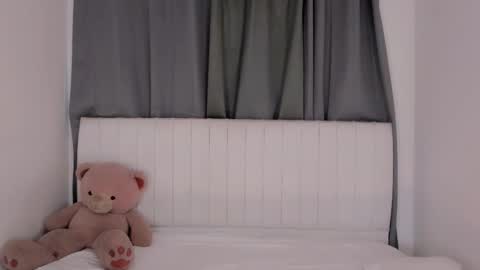 Snapshot of gatitavenecis1 chatting on November 2025 06:37:02 PM Vnecis Marn online show from November 2025 06:37:02 PM