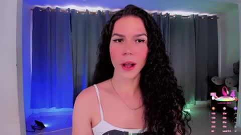 Snapshot of gatitavenecis1 chatting on April 2026 08:28:02 PM Vnecis Marn online show from April 2026 08:28:02 PM