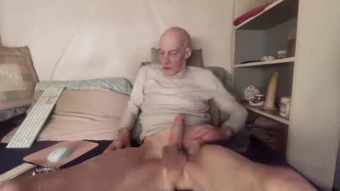 gayrobbin online show from April 2026 11:35:01 AM