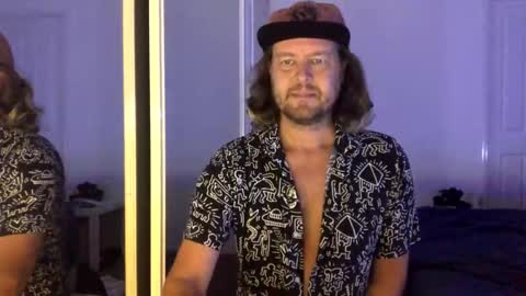 Snapshot of gcsurfer81 chatting on March 2026 08:17:01 AM gcsurfer81 online show from March 2026 08:17:01 AM