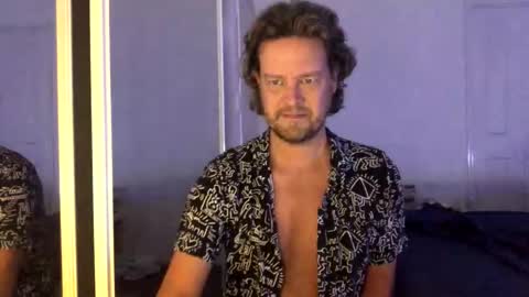 Snapshot of gcsurfer81 chatting on April 2026 06:33:01 AM gcsurfer81 online show from April 2026 06:33:01 AM