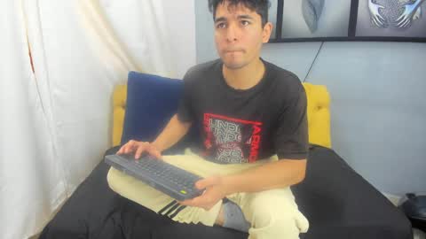 Snapshot of gean_mclovin chatting on April 2026 07:17:02 PM Gean Mclovin online show from April 2026 07:17:02 PM