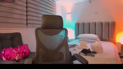 Gemma online show from November 2025 04:11:02 AM